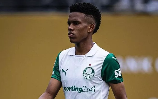 Estêvão enfrenta Chelsea antes de se despedir do Palmeiras