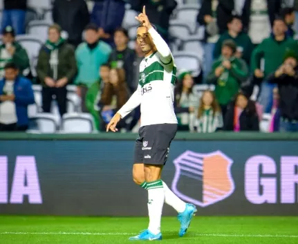 Coritiba 2 x 0 Volta Redonda - Coxa embala de vez e dorme líder da Série B 1 Dellatorre foi o autor dos dois gols da vitória do Coritiba