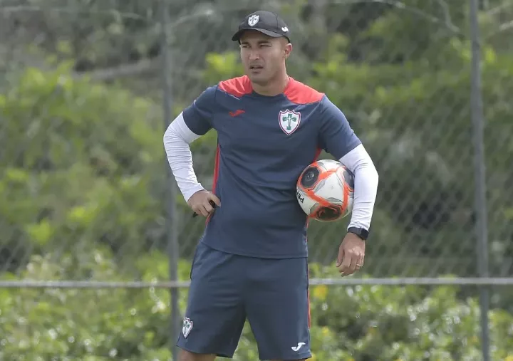 Apesar da liderança, treinador da Portuguesa destaca dificuldades na Série D