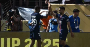 Presidente do PSG viraliza por gesto com torcedor mirim após goleada sobre o Real Madrid