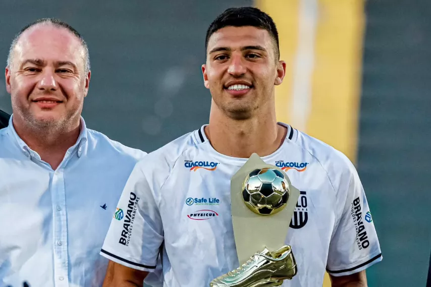 CSA anuncia centroavante de 16 gols na temporada