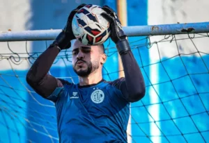 Confiança rescinde contrato de goleiro que não chegou a estrear