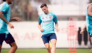 Saúl Ñiguez exalta Flamengo e destaca Filipe Luís: 'Já era treinador quando jogava'