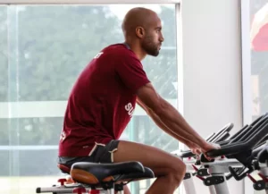 Lucas Moura volta a treinar no campo no São Paulo; Lucca é desfalque contra o Juventude