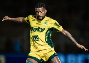 Lateral do Mirassol projeta duelo contra o Palmeiras pelo Brasileirão