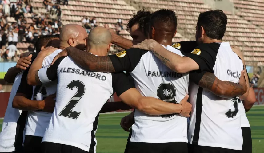 Corinthians empata com Boca em duelo de 'lendas' da Libertadores de 2012 1 Corinthians