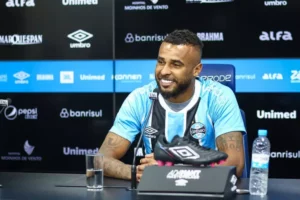 Alex Santana estreia no Grêmio e será titular contra o Cruzeiro