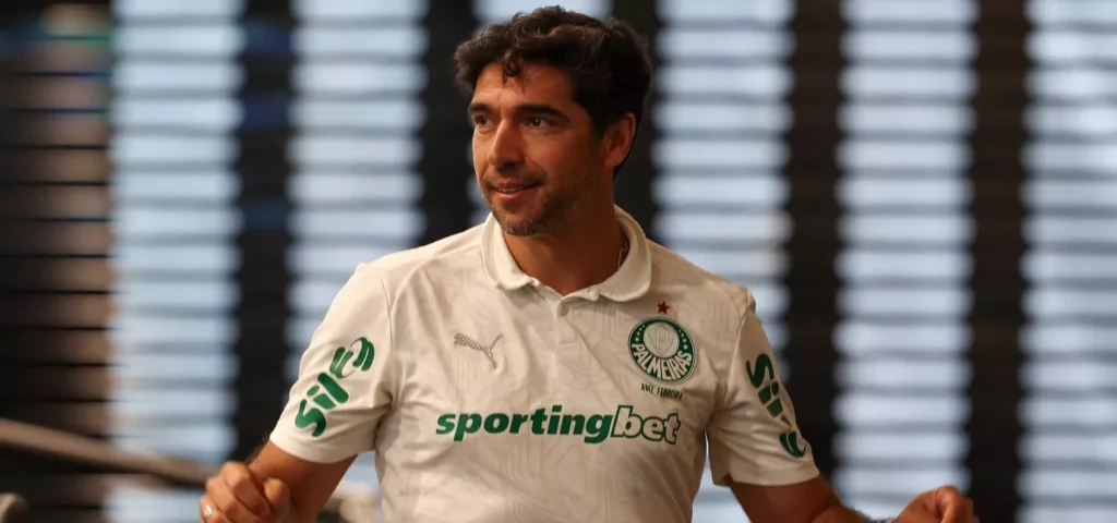 Palmeiras treina com titulares e sem Paulinho de olho no Chelsea