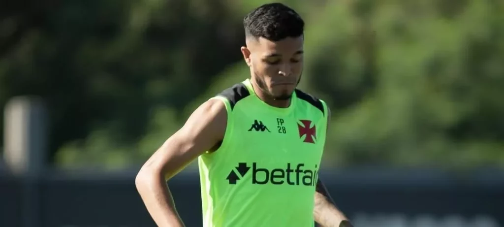 Adson sofre lesão e passará por nova cirurgia no Vasco