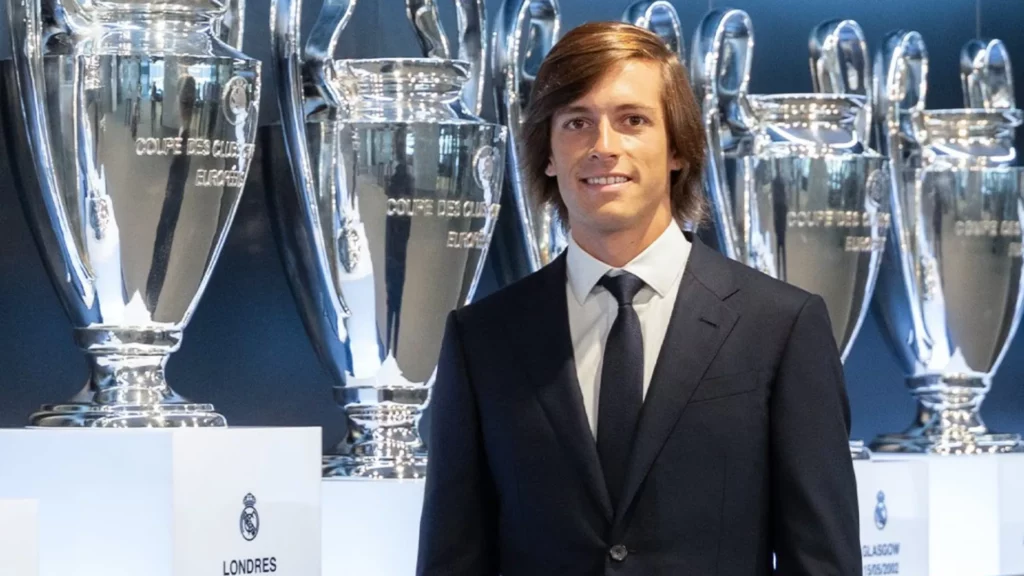 Real Madrid anuncia Álvaro Carreras como novo reforço por R$ 325 milhões