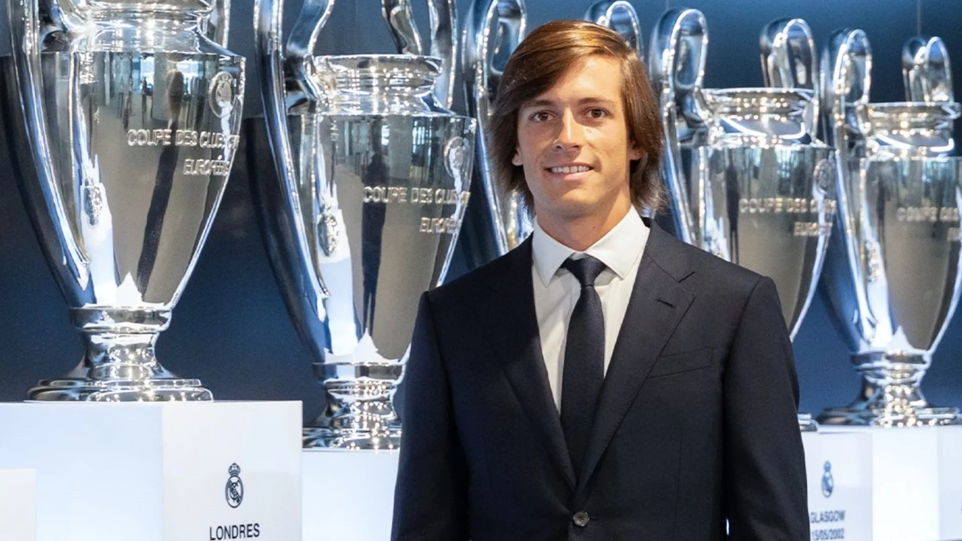 Real Madrid anuncia Álvaro Carreras como novo reforço por R$ 325 milhões