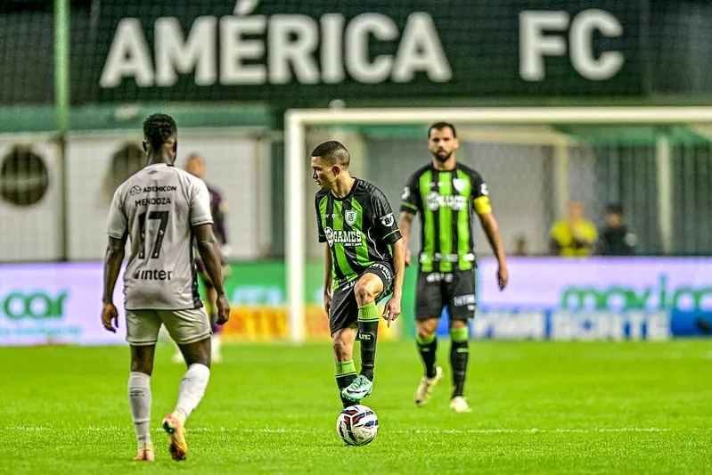 América-MG 2 x 2 Athletico-PR - Bigode salva Coelho no apagar das luzes 2 America MG e Athletico empatam na Serie B 3