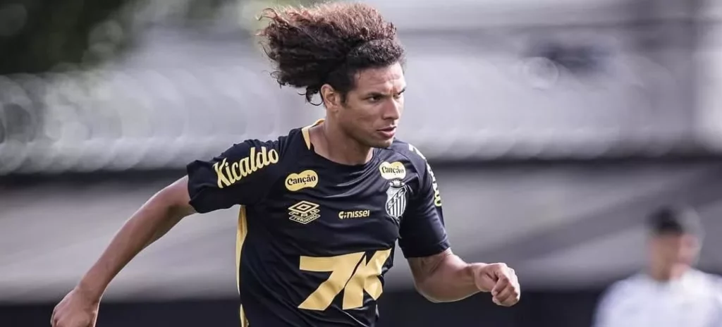 Arão é regularizado e pode estrear pelo Santos contra o Flamengo