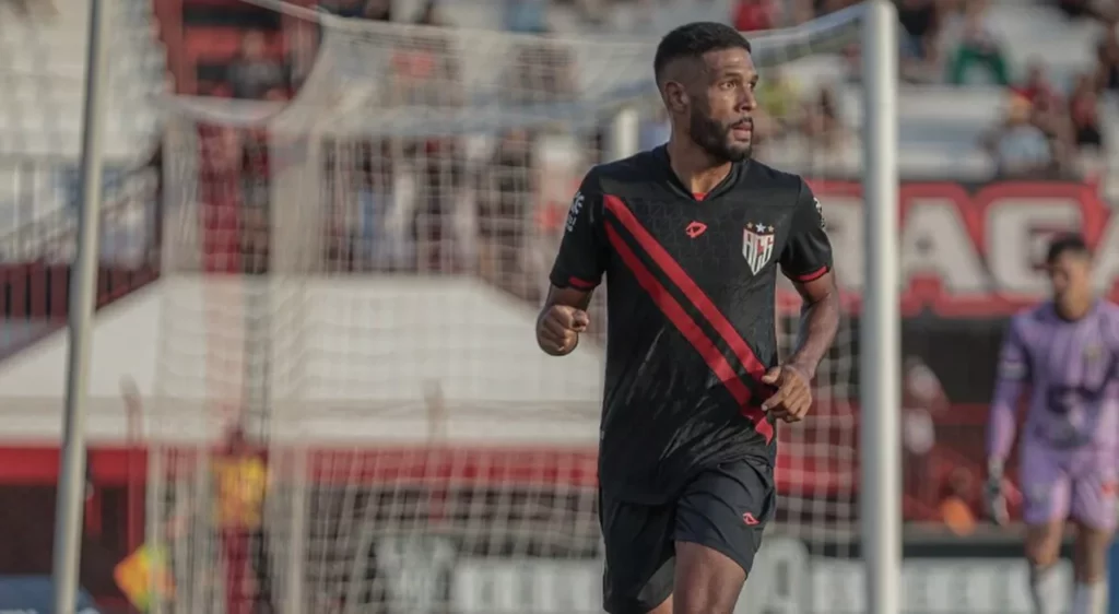 Série B: Rhaldney está de saída do Atlético-GO 2 Rhaldney era peça-chave no Atlético-GO - Foto: Bruno Corsino / ACG