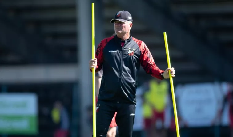 Mazola abre o jogo e esclarece sobre contratações do Ituano