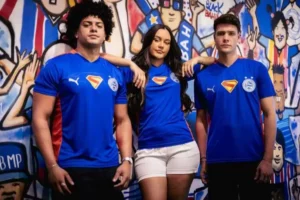 Bahia lança camisa inspirada em Superman na volta do Brasileirão