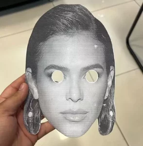 Torcida do Sport 'dribla PM' e provoca Neymar com máscaras de Bruna Marquezine