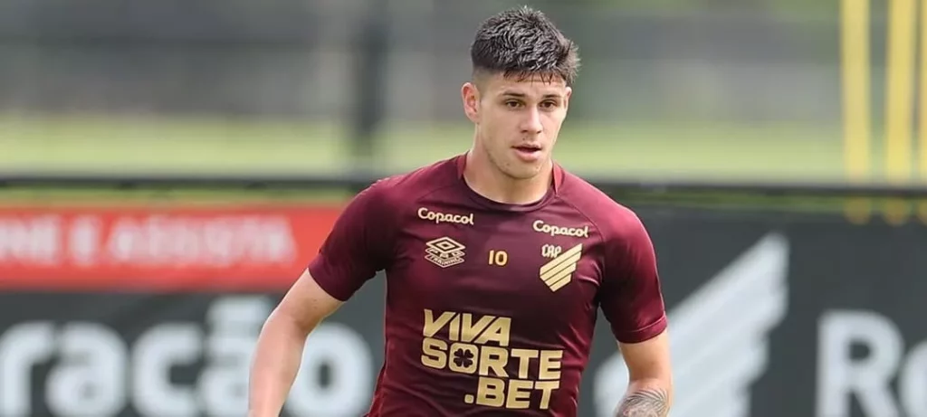 Fluminense mira a contratação de meia do Athletico-PR