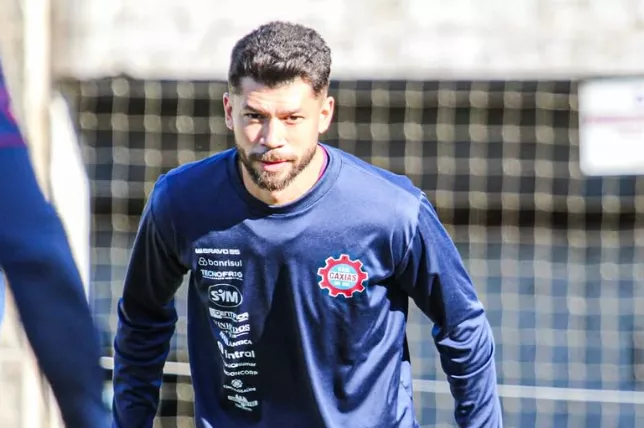 Caxias tem mudanças no meio de campo para visitar Náutico