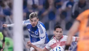 Pottker rebate Fagner após polêmica em Cruzeiro x CRB na Copa do Brasil