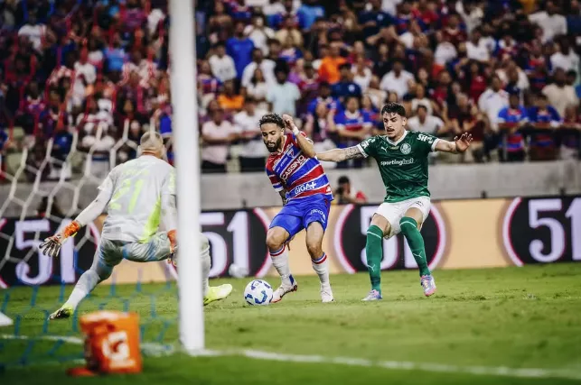 Fortaleza encaminha saídas de Calebe e Kervin Andrade