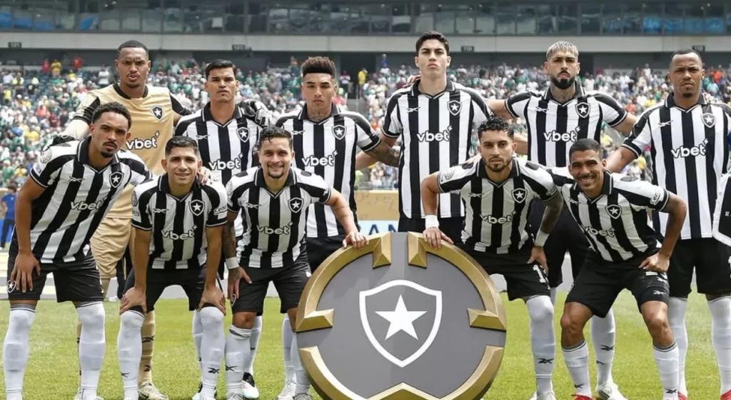 Botafogo desembarca no Rio após Mundial e inicia transição