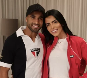 Mulher de Lucas Moura desabafa após críticas ao jogador