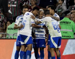Fluminense 0 x 2 Cruzeiro - Raposa vira líder na despedida de Arias