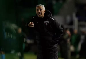 São Paulo toma fôlego ao vencer a primeira fora de casa no Brasileirão