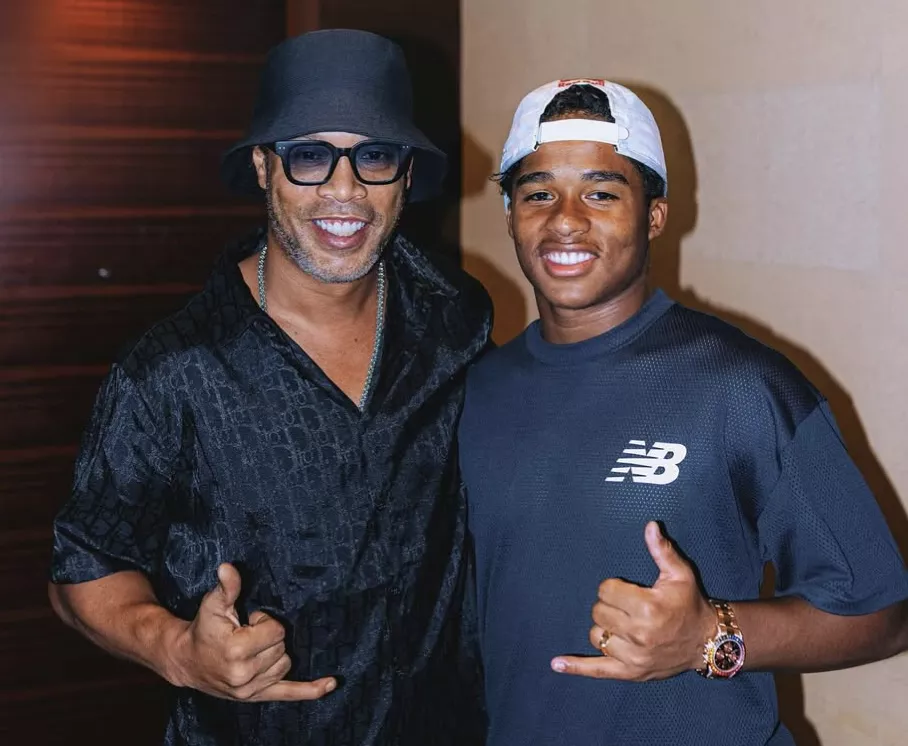 Ronaldinho Gaúcho ‘aparece’ em lua de mel de Endrick no Japão
