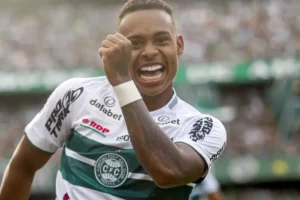 Coritiba recebe quase R$ 50 milhões por venda de Igor Paixão