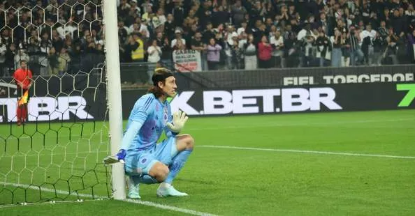 Cássio é homenageado e ovacionado no retorno a Itaquera 2 Brasileirão - 2025