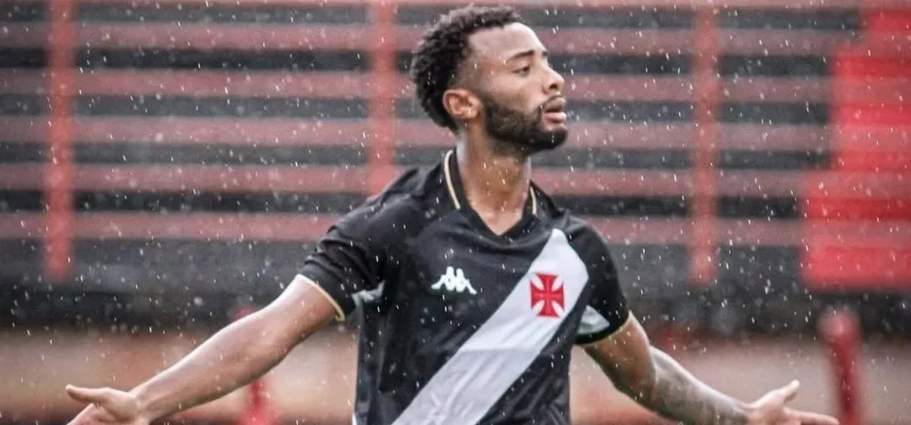 Vasco acerta saída de atacante para clube português