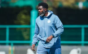 Manchester City efetiva Kolo Touré como auxiliar de Pep Guardiola