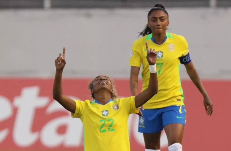 Luany (22) e Kerolin (7), autoras de cinco gols no total. Foto: Conmebol / Divulgação