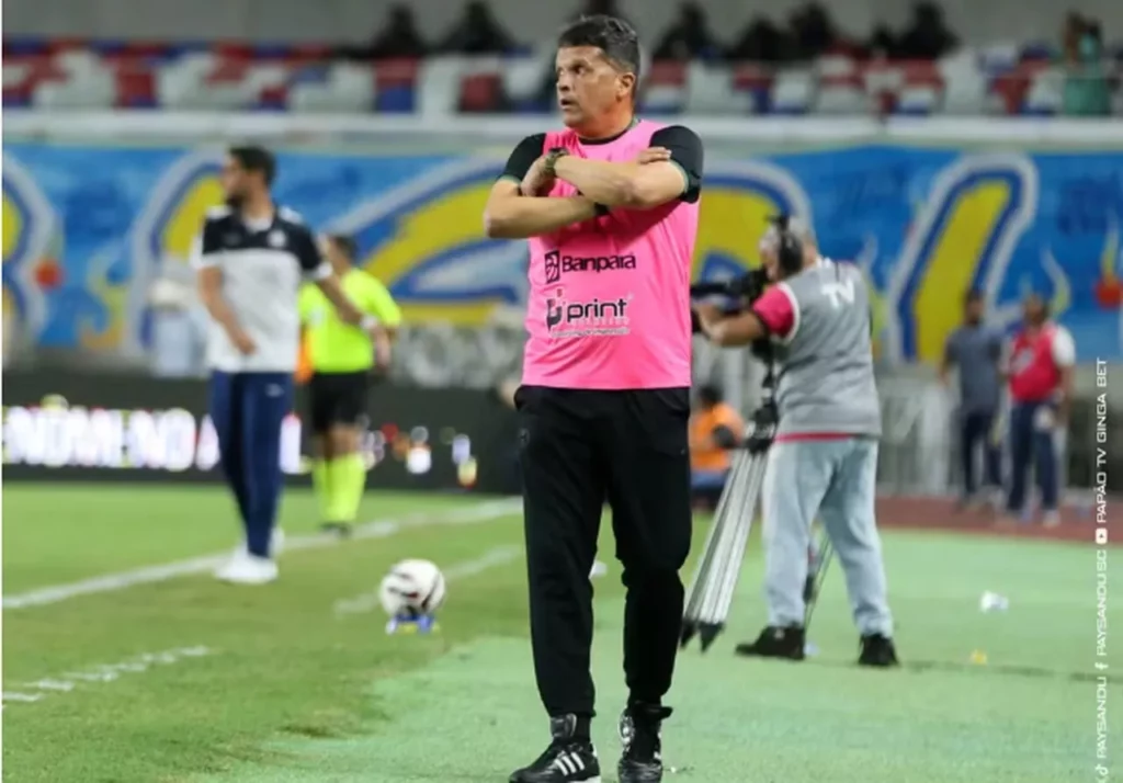 Técnico do Paysandu destaca postura do elenco na vitória sobre a Ferroviária