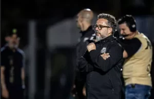 Cleber Xavier promete trabalhar parte 'mental' do Santos por recuperação no Brasileirão