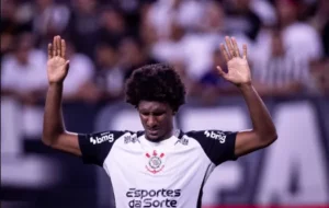 Corinthians sente limitação do elenco e corre ao mercado de transferências