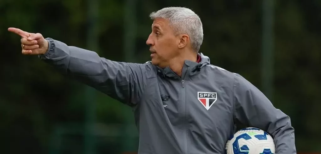 São Paulo e Santos chegam a 37% de chance de rebaixamento 2 Crespo