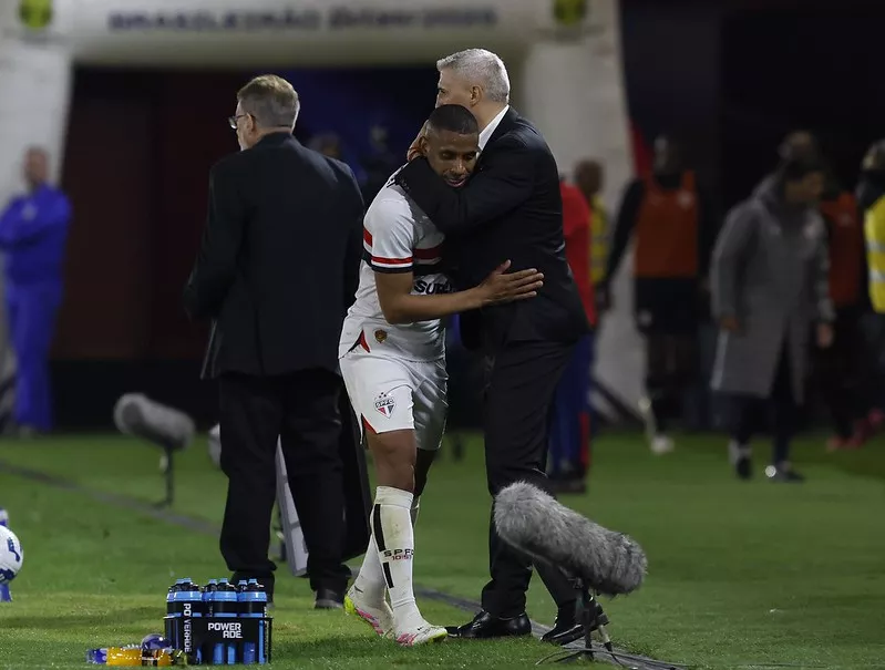 Crespo admite ‘obrigação’ por vitória do São Paulo contra o Corinthians