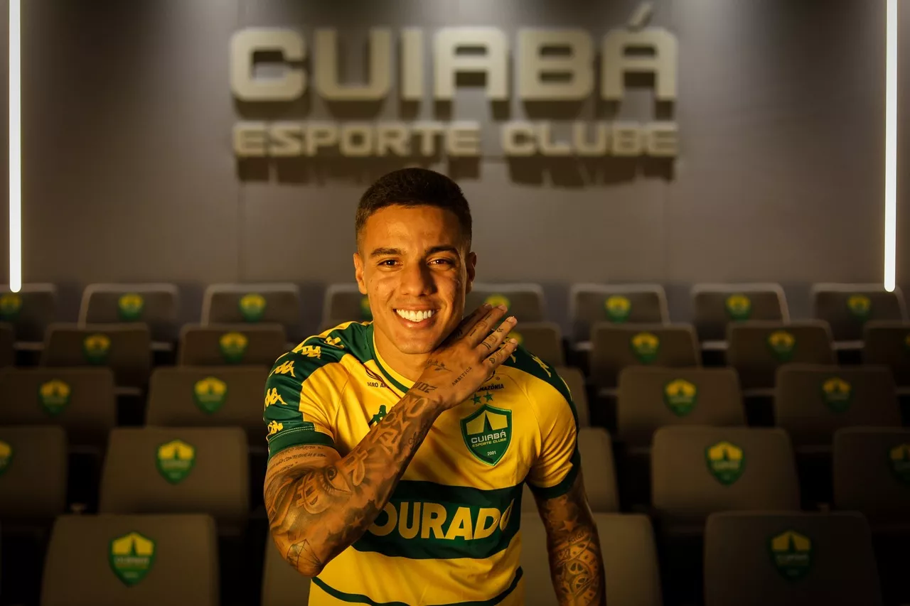 Cuiaba anuncia o atacante Carlos Alberto 3