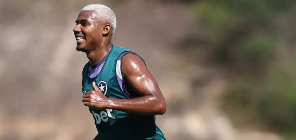 Cuiabano segue no Botafogo após negociações com ingleses