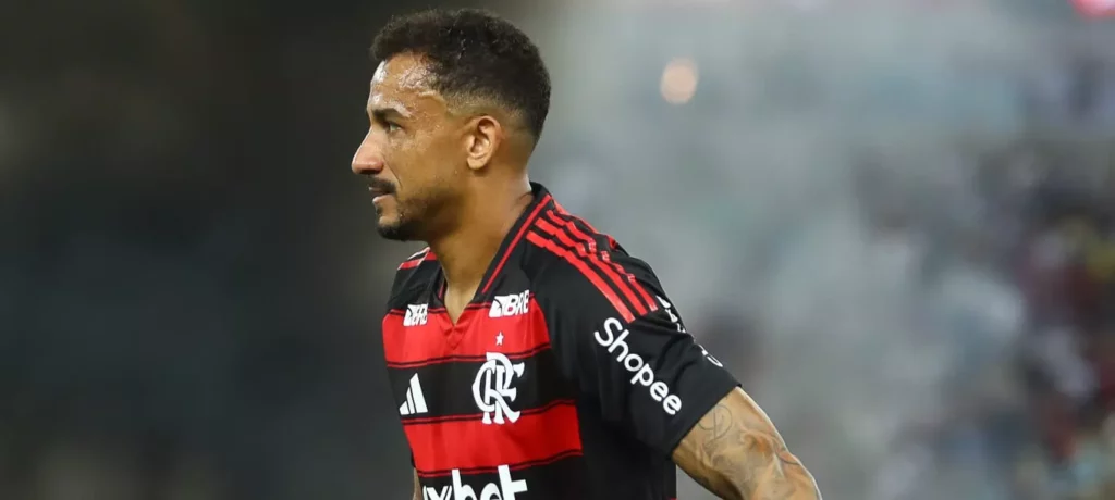 Danilo sofre lesão na coxa direita e inicia recuperação no Flamengo