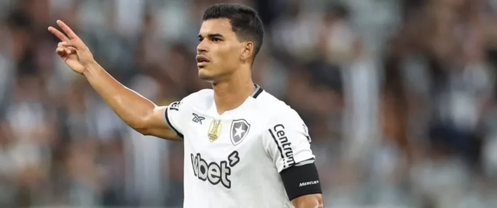 Volante do Botafogo fecha com clube árabe e frustra Atlético-MG