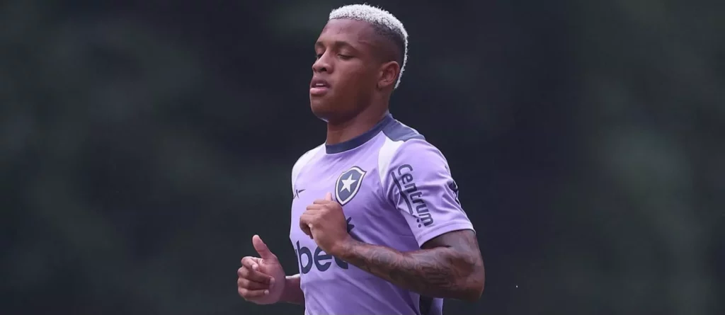 Ancelotti projeta estreia de Danilo no Botafogo contra o Cruzeiro