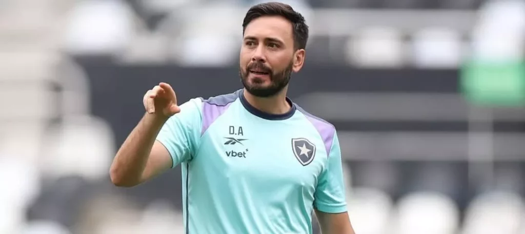 Ancelotti pede ao Botafogo a contratação de um centroavante