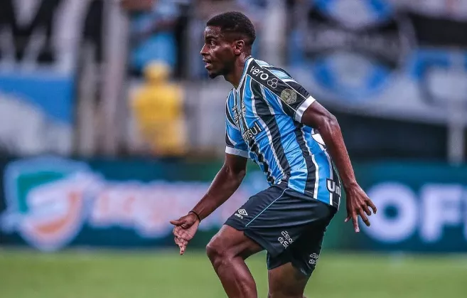 Figueirense acerta com lateral para a Série C após corte de Leonan