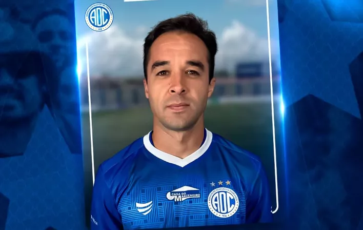 Confiança repatria lateral como 7º reforço durante janela de transferências