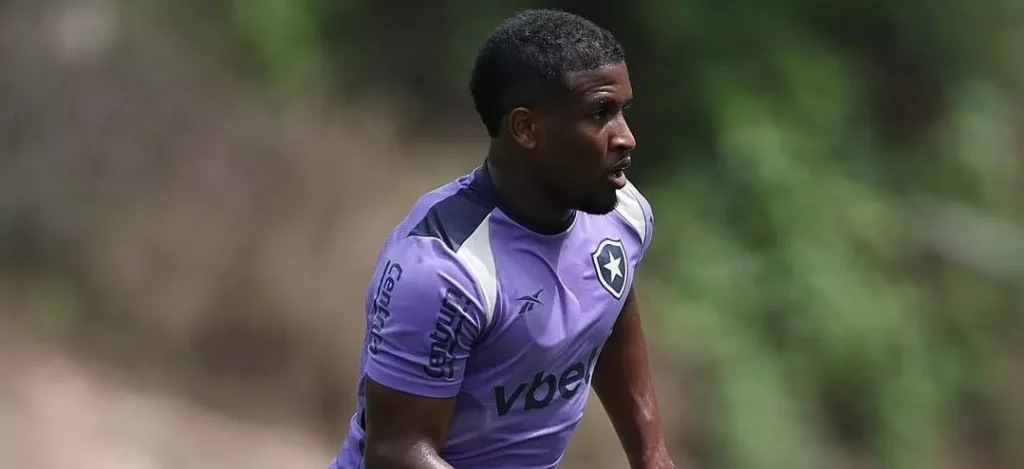 Botafogo acerta empréstimo de Elias Manoel ao Santa Clara