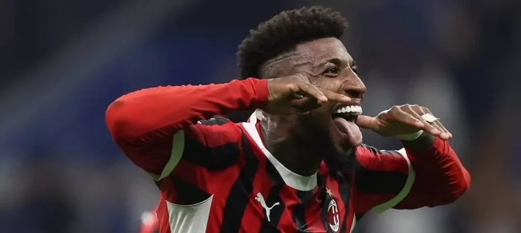 Flamengo encaminha a contratação do lateral-direito Emerson Royal